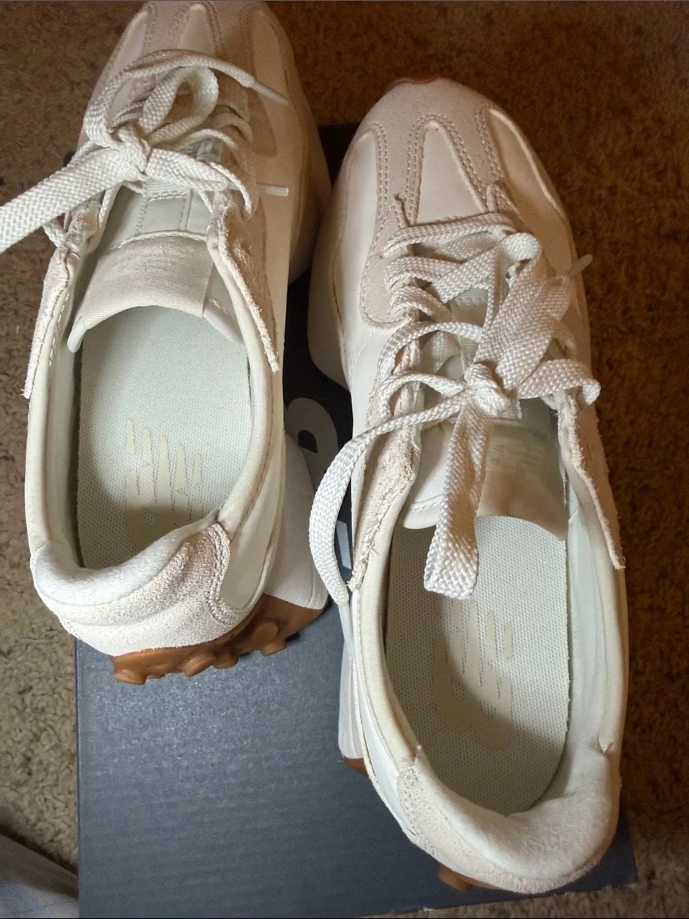 New Balance 327 sneaker